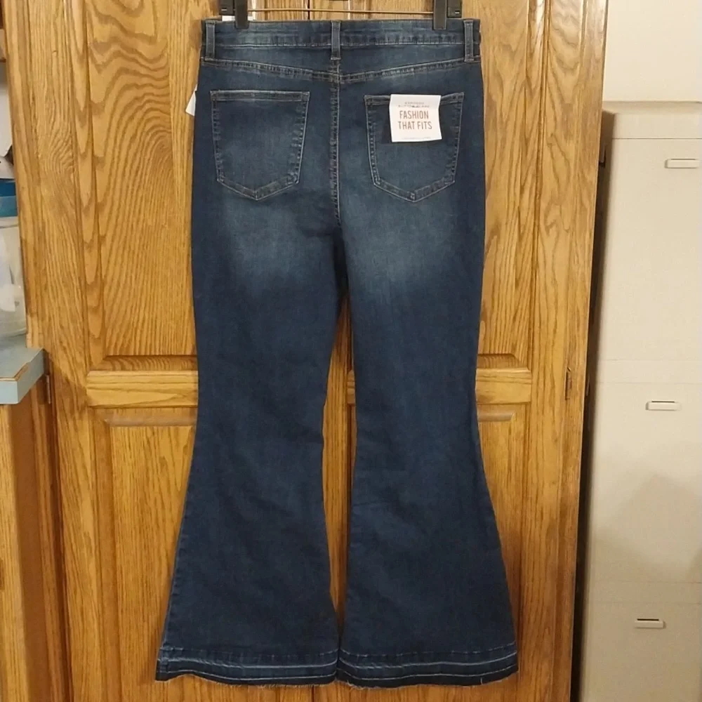Celebrity Pink NWT Women's Exposed Button Flare Denim Jeans Size 15/32 Dark Wash - Picture 8 of 14